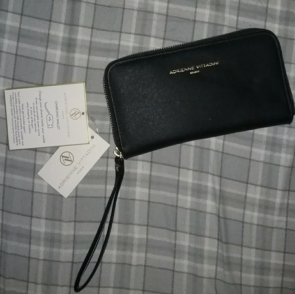ADRIENNE VITTADINI charging wallet